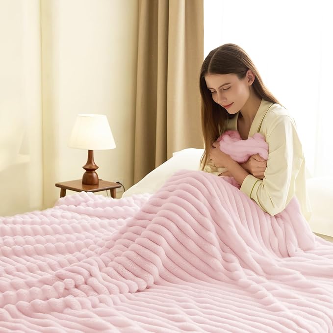 HIMEET Pink Ribbed King Size Blanket - Image 7
