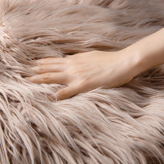 Ashler faux fur rug, Fluffy Shaggy Area Rug Ultra Soft 2.2 x 6 Feet Rectangle - Image 4