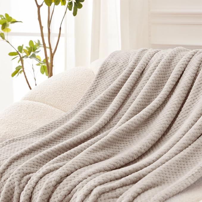 Exclusivo Mezcla Fleece Throw Blanket Extra Large, Super Soft and Warm Blankets - Image 4