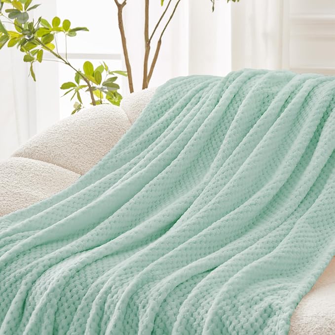 Exclusivo Mezcla Fleece Bed Blanket Twin Size, Super Soft and Warm Blankets - Image 3