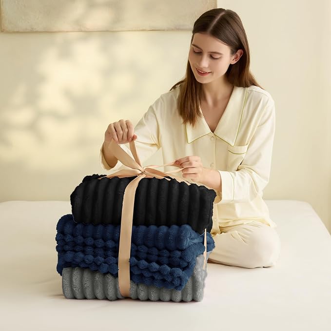 HIMEET Black Ribbed King Size Blanket - Image 4