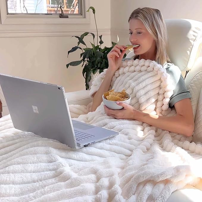 BEDELITE King Size Blanket for Bed, 300GSM Soft & Warm Fleece Blanket, - Image 3
