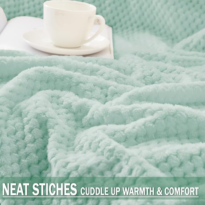 Exclusivo Mezcla Fleece Bed Blanket Twin Size, Super Soft and Warm Blankets - Image 4