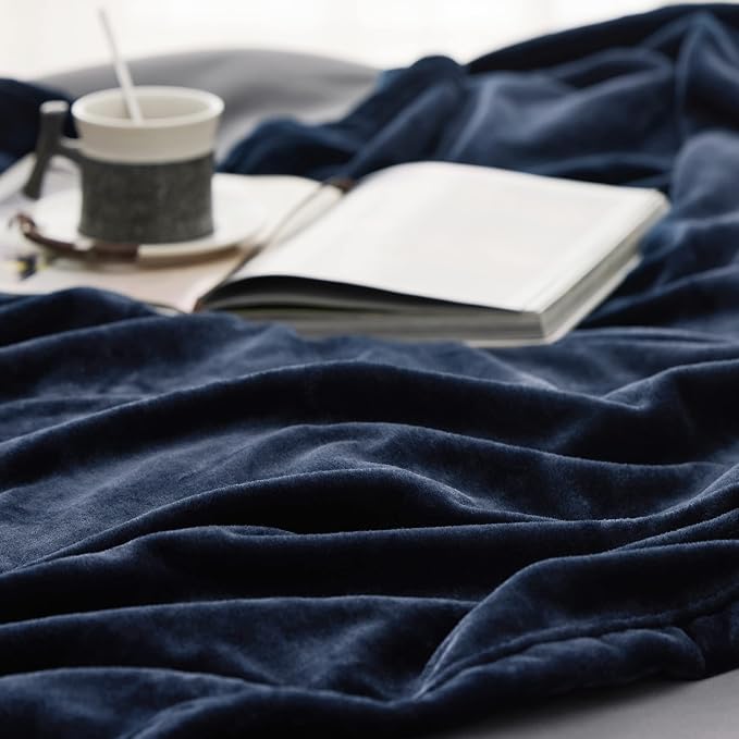 Bedsure GentleSoft Fleece Blanket Twin Size Navy Blue - Image 5