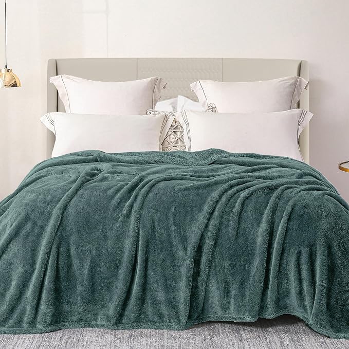 Exclusivo Mezcla Plush Fuzzy Fleece Bed Blanket Twin Size, Super Soft, Fluffy by ExclusivoMezcla