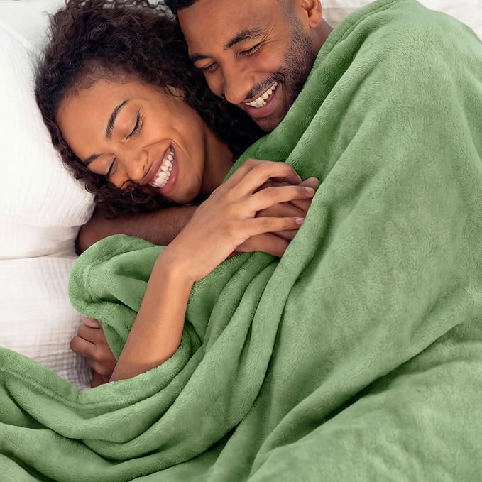Bedsure GentleSoft Fleece Bed Blankets Full Size Green - Image 8