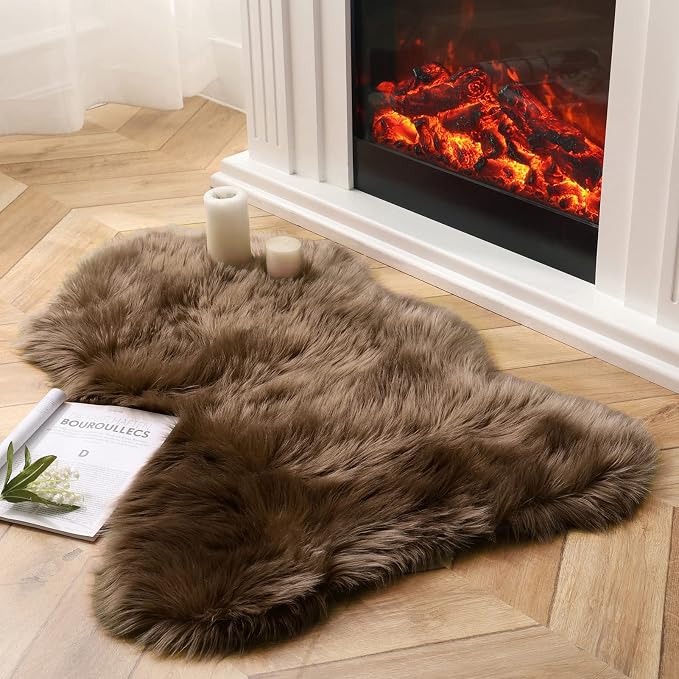 Ashler Faux Fur Rug, Fluffy Shaggy Area Rug, Ultra Soft 2.3 x 3.3 Feet by AshlerHomeDeco