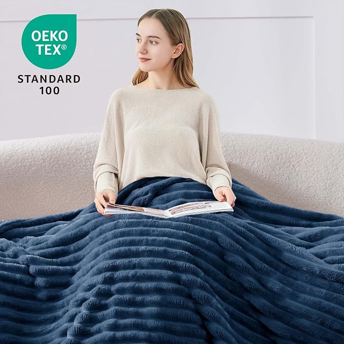 BEDELITE Full Size Blanket for Bed, 300GSM Soft & Warm Fleece Navy Blanket - Image 3