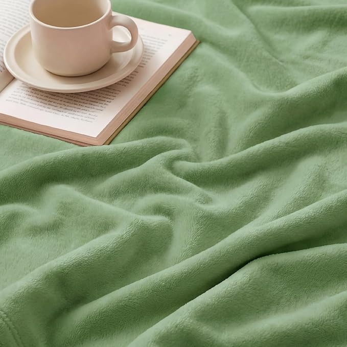 Bedsure GentleSoft Green Throw Blanket - Image 5