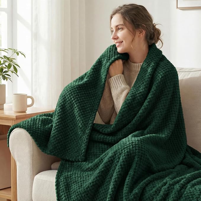Exclusivo Mezcla Fleece Bed Blanket Twin Size, Super Soft and Warm Blankets - Image 2