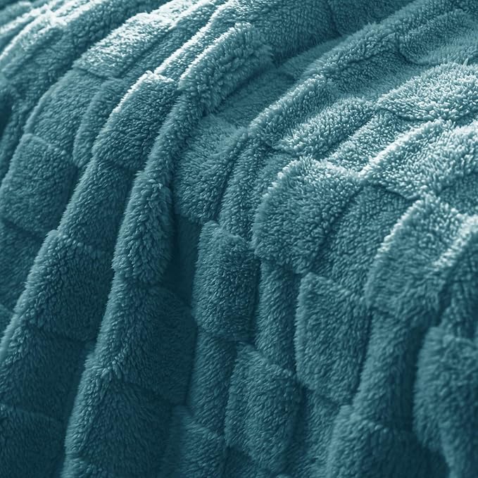 Exclusivo Mezcla Queen Size Flannel Fleece Blanket, Super Soft and Warm - Image 4