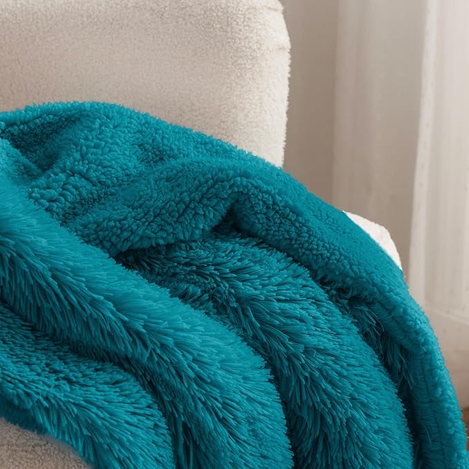 Bedsure GentleSoft Fuzzy Sherpa Faux Fur Twin Blanket Teal Cozy Gifts - Image 4