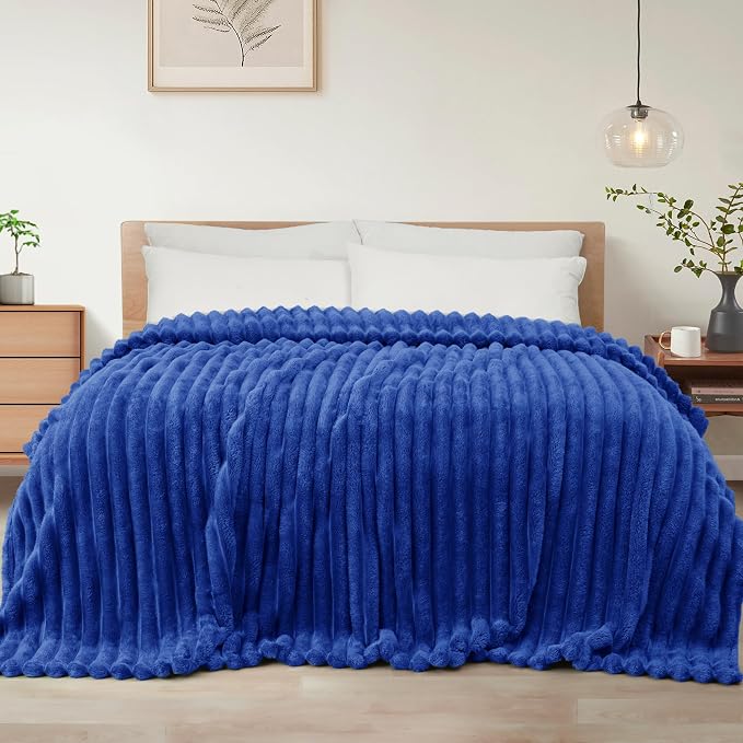 Exclusivo Mezcla King Size Flannel Fleece Blanket, Super Soft Striped Jacquard by ExclusivoMezcla