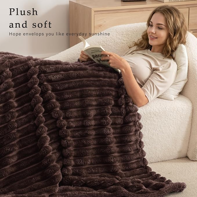 Exclusivo Mezcla Queen Size Flannel Fleece Blanket, Super Soft Striped Jacquard - Image 2