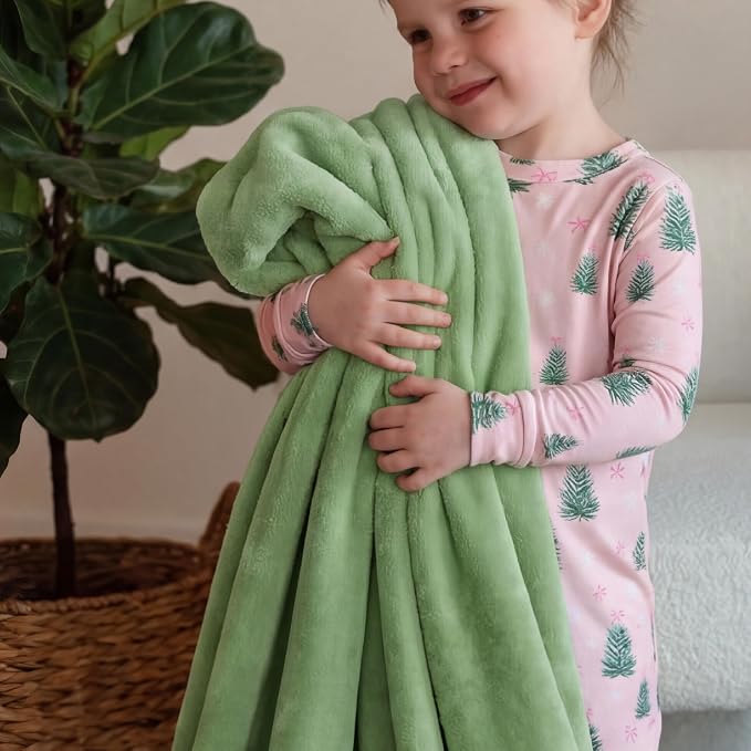 Bedsure GentleSoft Fleece Bed Blankets Full Size Green - Image 6