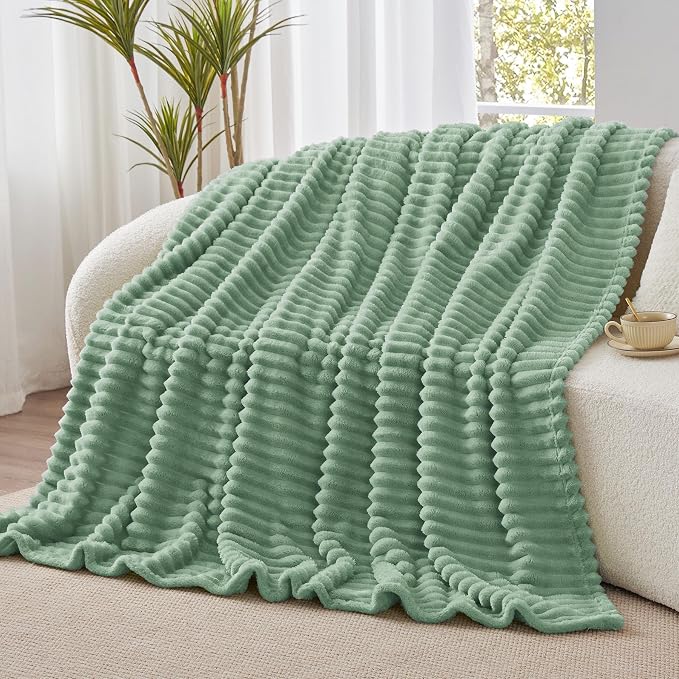 BEDELITE Fleece Green Throw Blanket - Image 8