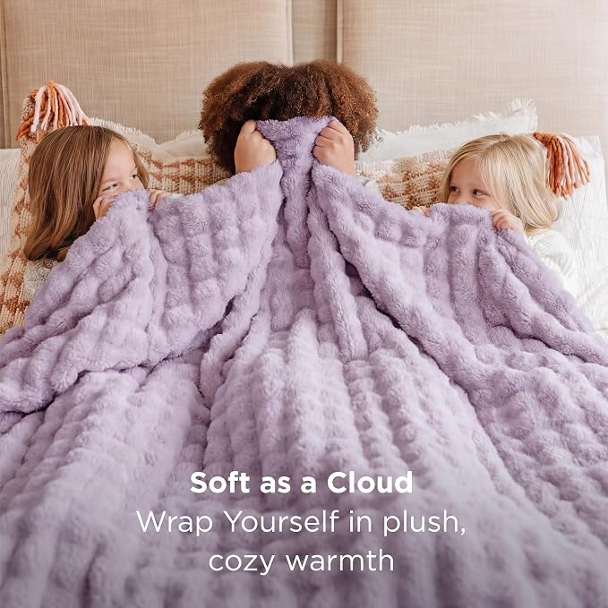 Bedsure 3D Fleece Bubble Blanket - Image 2