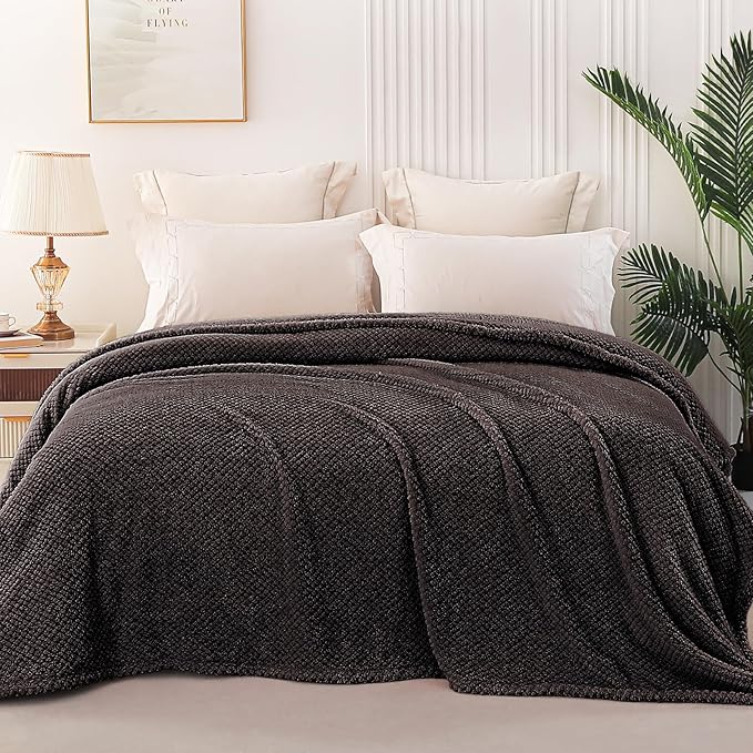 Whale Flotilla King Size Fuzzy Fleece Blanket, Fluffy Warm Soft Jacquard Bed - Image 3