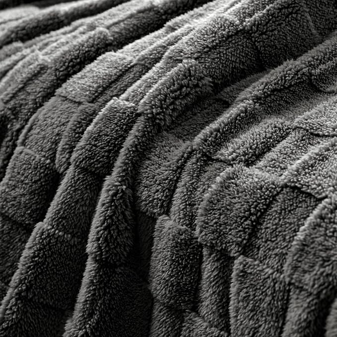 Exclusivo Mezcla King Size Flannel Fleece Blanket, Super Soft and Warm - Image 4