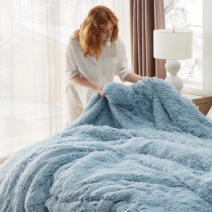 Bedsure GentleSoft Fuzzy Sherpa Faux Fur Blue Twin Blanket Cozy Gifts - Image 5