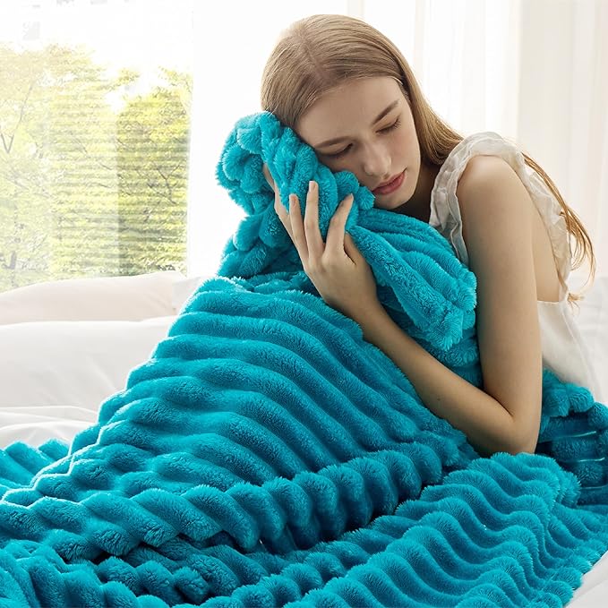 Bedsure GentleSoft Teal Fleece Blanket - Image 3