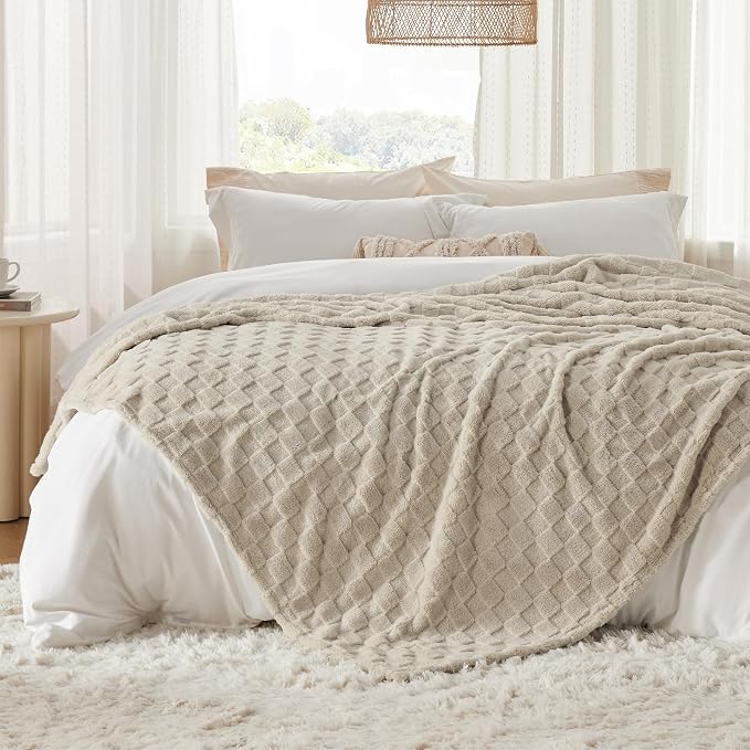 Bedsure GentleSoft Blankets Queen Size - Image 5