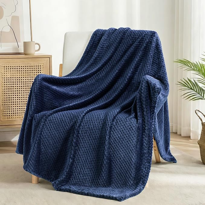 Exclusivo Mezcla Fleece Bed Blanket Twin Size, Super Soft and Warm Blankets - Image 4