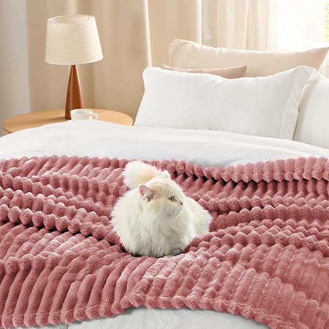 Bedsure GentleSoft Dusty Pink Fleece Twin Blanket - Image 4