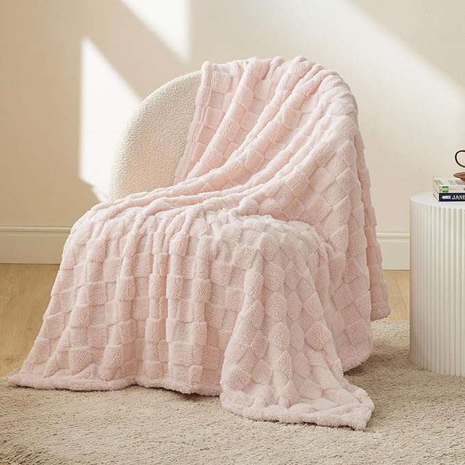 Bedsure GentleSoft Light Pink Twin XL Blanket - Image 7