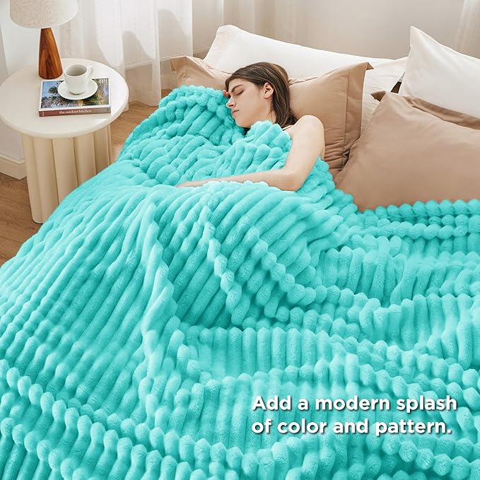 Bedsure GentleSoft Blue King Size Blanket - Image 4