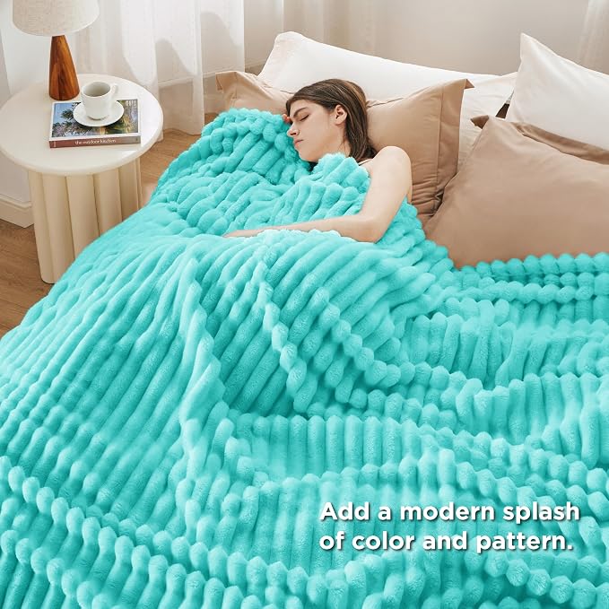 Bedsure GentleSoft Blue Queen Blanket - Image 4
