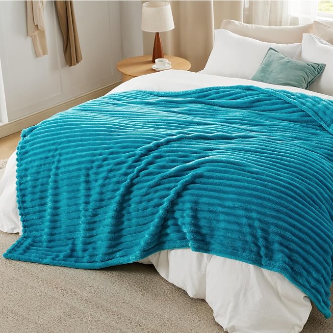 Bedsure GentleSoft Teal Full Blanket - Image 6
