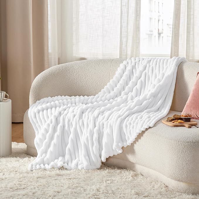 Bedsure GentleSoft White Fleece Blanket - Image 5