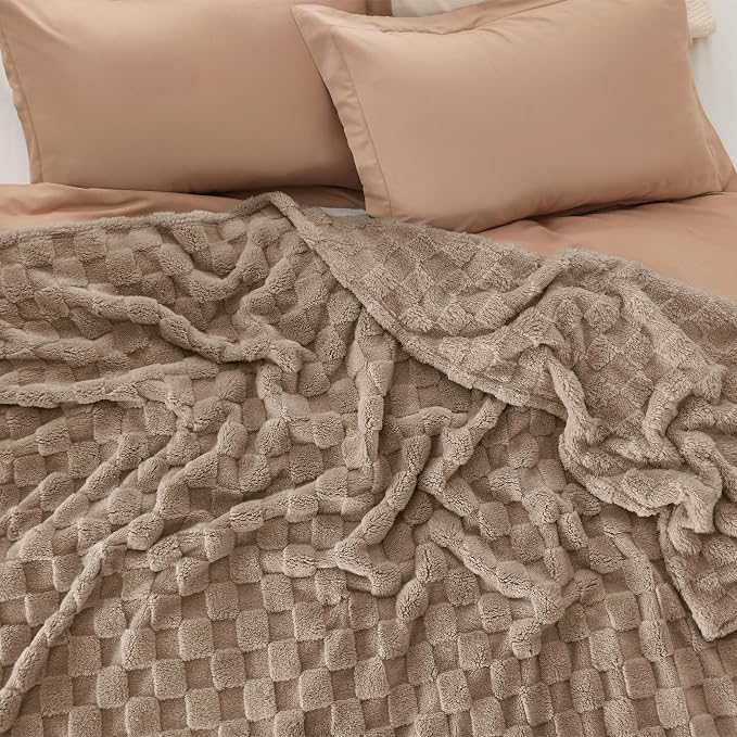 Bedsure GentleSoft Full Size Blankets - Image 6